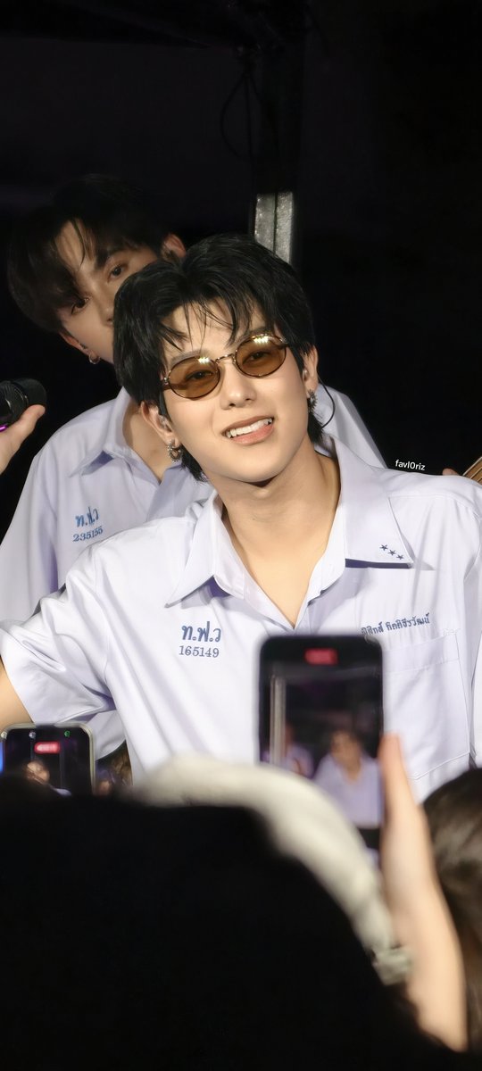 favl0riz's tweet photo. ต้องหล่อขนาดนี้เลยหรออ้วน

LOVEx3 BUSKING EP3
#LOVEx3_AfterClass 
#LOVEx3 #tia51 #krmjtc https://t.co/W0nsvziktj