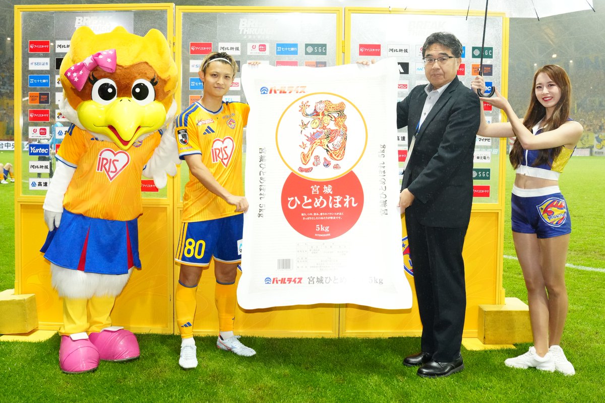 vega_official_'s tweet photo. 🏆表彰
ホームMVP賞(コカ・コーラボトラーズジャパン さま)
🔶中島元彦選手
👏👏👏
ホーム敢闘賞(パールライス宮城 さま)
🔶浅倉廉選手
👏👏👏

#VEGALTA #BREAKTHROUGH_未来を切り開け #04宮崎 https://t.co/DK4SRAuFkp