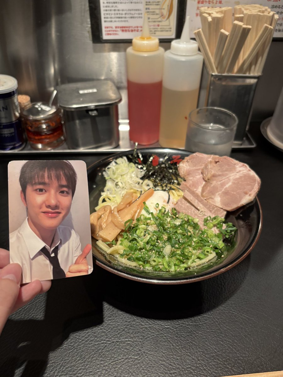 kyouyu07's tweet photo. 来日本这么长时间还是第一次吃油そば…！ https://t.co/fJO0rGSD2j