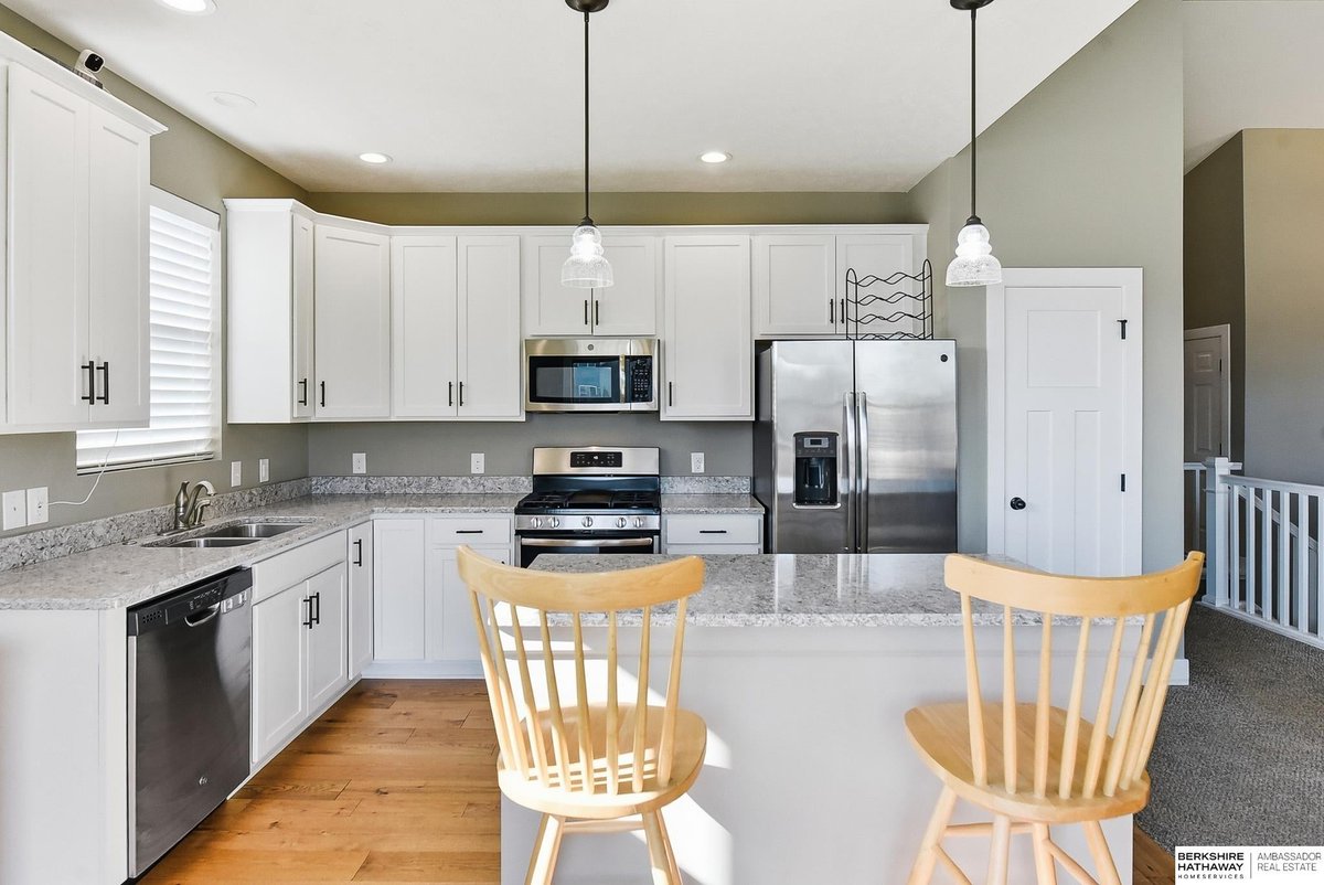 CindyKinzey's tweet photo. 2205 Hedgeapple Drive, Plattsmouth, NE, 68048
3 bed | 2.5 bath 2473 Sq. Ft.
Active | 420000
https://t.co/vuWkpZIhvY
Enjoy small-town living with modern comfort in this nearly new, spacious ranch - just 10 minutes from Bellevue! The light-filled living room features a cathedral... https://t.co/CkkpZ60YEd