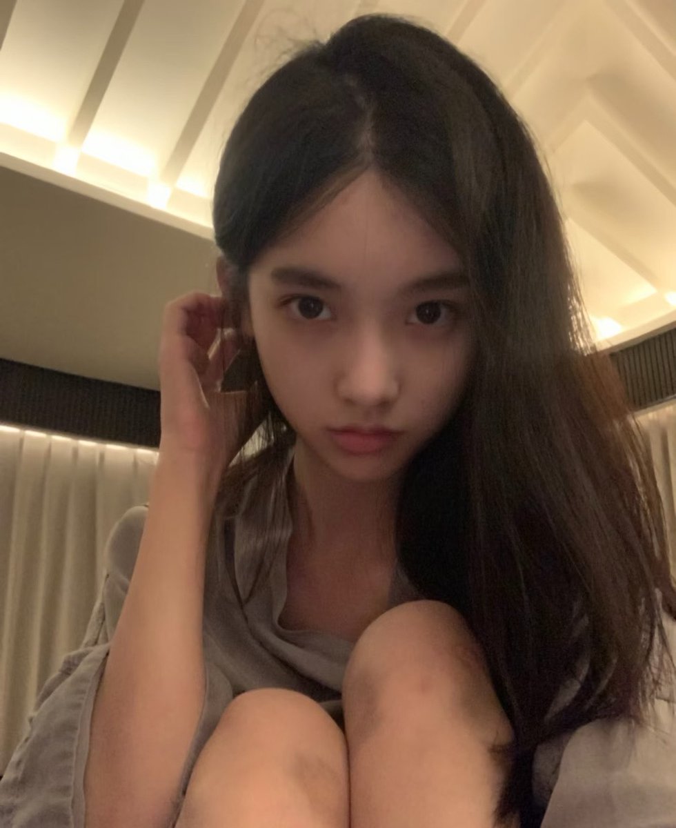kathleen21zl9's tweet photo. 今天继续！！！！

有人想锐评一下我自己16岁的福嘛🥺

赶紧看，我要删了…… https://t.co/U0c9gSdJdP