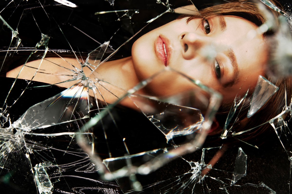 WORLDMUSICAWARD's tweet photo. #EVAN looks beyond handsome in new concept photos (EXPLOSION Ver.) for his much awaited 1st Mini Album, 'DEATH OF ME', out September 7 at 6PM KST! 👏🕺✨💫🌟😍🥇💿💥9⃣/7⃣🕕🇰🇷😍🔥👑🤍

#DEATH_OF_ME #HEESEUNG 
@h_evva_n https://t.co/jJLSrUGDRf