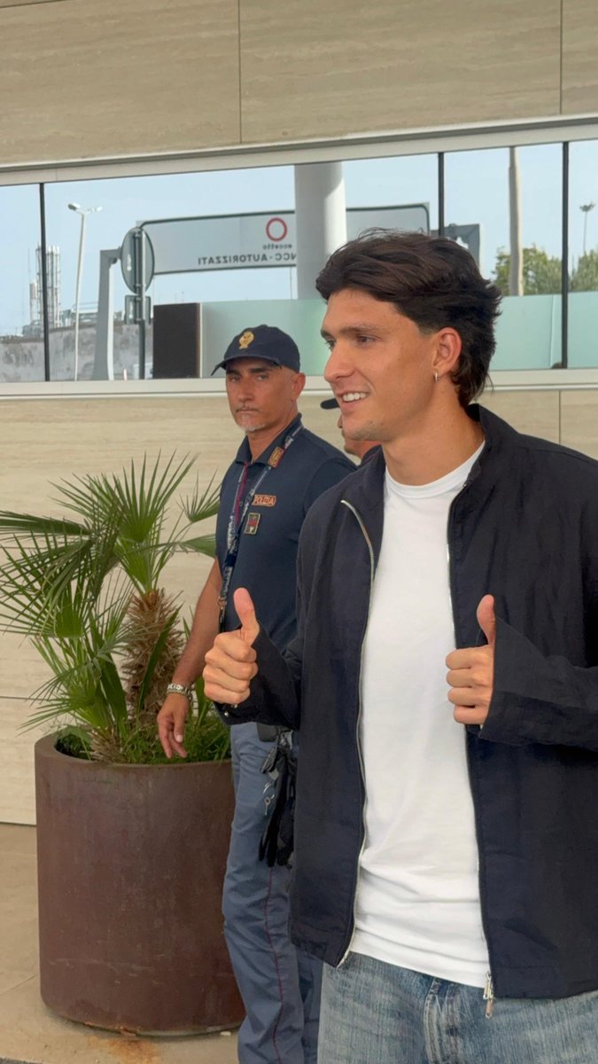 MassiliaZone's tweet photo. ❗️Leonardo Balerdi est arrivé à Rome.

[@AlfredoPedulla] https://t.co/MHDmZ5BqYW