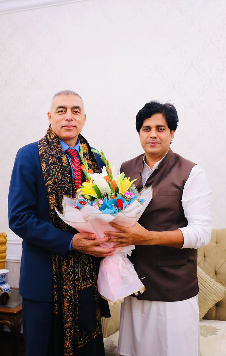 AM_Shawesh's tweet photo. Pleased to join @ShayarImran for dinner this evening. A poet, parliamentarian, and a voice with a strong connection to India’s younger generation, he brings a perspective that goes beyond politics.

We had a calm and thoughtful exchange. I deeply value such dialogue and believe there is always room for constructive engagement with India’s political and public voices across the spectrum.