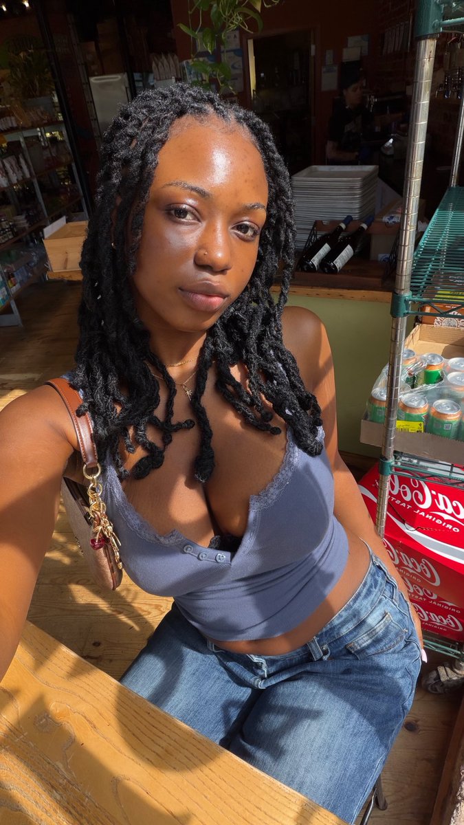 bluegerberas's tweet photo. fresh faced🪷 https://t.co/75psk756Wd