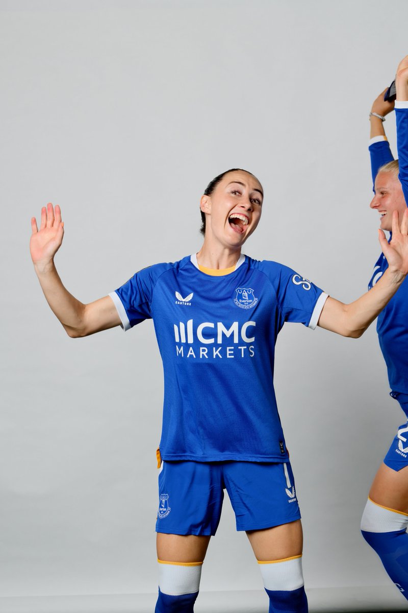 EvertonWomen's tweet photo. 😆 Don't leave flags around Zara. https://t.co/chTfUoFtfn