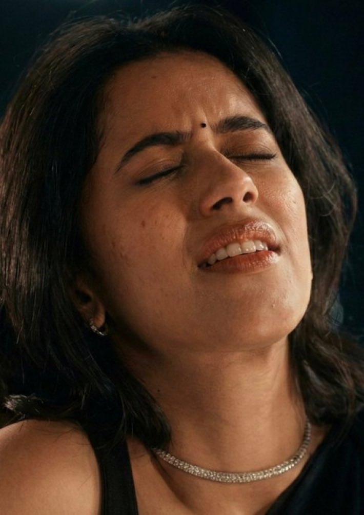 actressfiesty's tweet photo. (Me Standing in Crowded Bus and suddenly an unc starts rubbing😵‍💫)

Me: Ayoo…Chi ena pandringa pls kai edunga🥵

Unc: Potta thaana nee,potruka panty kuniyum mothu pathuten di…silent’ah adutha stopping la erangi oombriya ila pantya veliya iluthu vidava🤤

Me: Ayoo seri pandren💦 https://t.co/sfGhkwMgPB