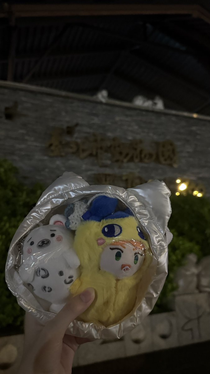 Yun_6622_bubble's tweet photo. Yo ~~~雨豪大
太狼狽了沒有逛完ಥ_ಥ
但是很像在玩水上樂園 嘻嘻
我的啾伊跌倒ㄌ(｡ì _ í｡)
#吃喝萬樂 https://t.co/bUEGzBjSMQ