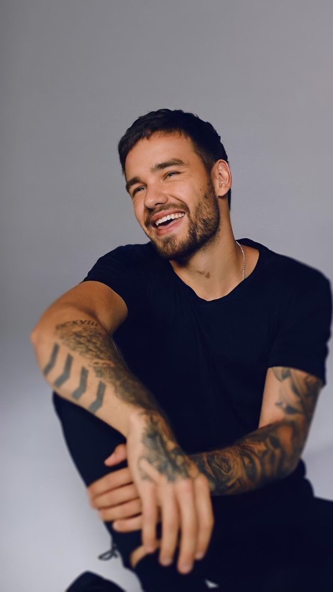 tracklist's tweet photo. ETERNO! Liam Payne estaria completando 33 anos hoje.🖤 https://t.co/fMRUWVt5IB