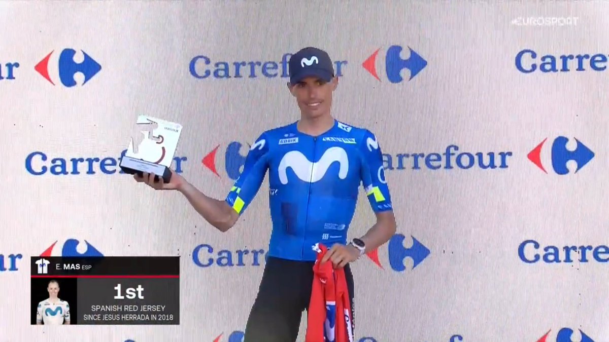 faustocoppi60's tweet photo. Enric Mas chooses to not wear the Red Jersey at the podium ceremony, as sign of respect for Pogacar. A small gesture but very nice, it makes me cheer for him to win this race now.
#LaVuelta26 https://t.co/ktTeHWRjOO