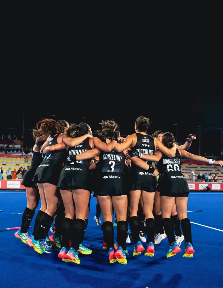 albicelesteilu's tweet photo. 🇦🇷 DESDE EL NACIMIENTO DE LAS LEONAS: 

🏆 3x Copas del Mundo.

🎖 6x medallas olímpicas.

🏆 7x Champions Trophy.

🏆 1x World League.

🏆 1x Pro League.

🏆 22 títulos entre Panamericanos,  ODESUR, Sudamericano y Copa Panamericana.

La leyenda continúa. https://t.co/KL0VVwTqgi