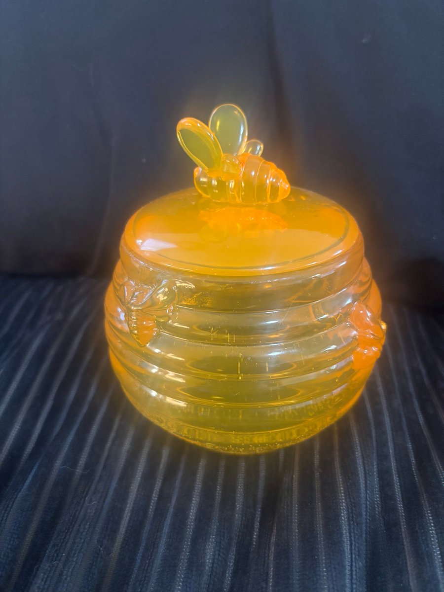 kellysgal's tweet photo. This is becoming popular on my Etsy site. So resin and yarn seem to be all over the place.😁 https://t.co/Eagkc8vrBR