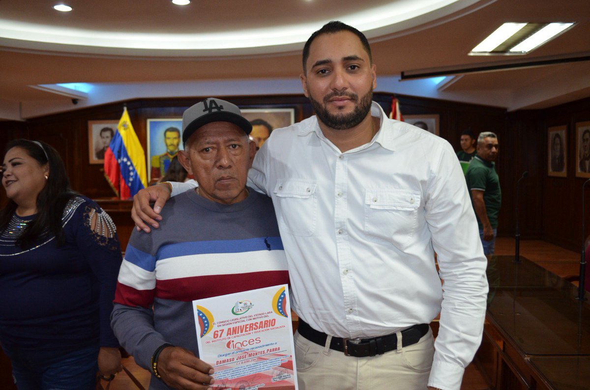 aaronstanleylop's tweet photo. Reconocimiento al profesor Dámaso Montes felicidades amigo https://t.co/JIpNotuK53
