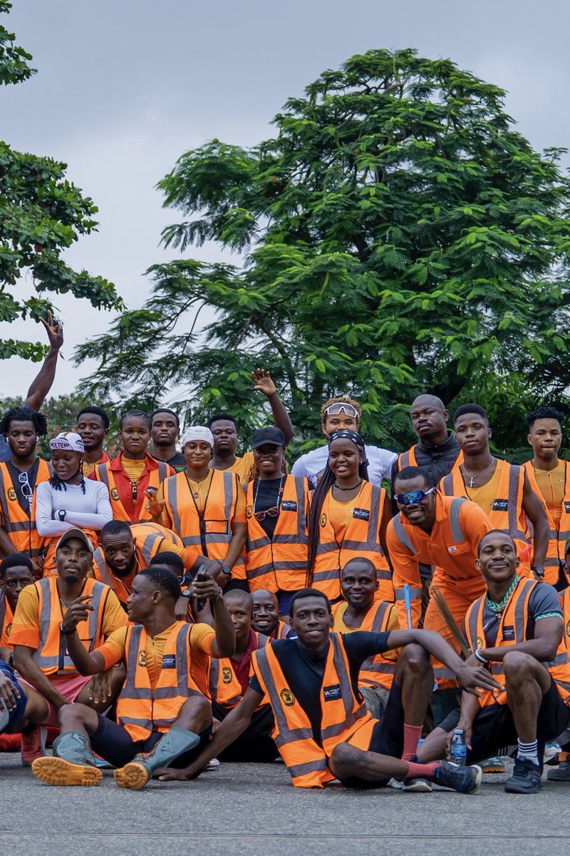 edward_wonder's tweet photo. Today, I joined my team @pitstopcommunity during the monthly environmental sanitation in Lagos. 

Lagos is intensifying efforts to build a more efficient, sustainable and accountable waste management system across the State. 

With over 200 compactor trucks that @lagosstategovt has just acquired to strengthen waste evacuation @lagosmoe @hctokunbowahab is also working around the clock to address challenges at landfills, dump sites and critical waste collection points, while ensuring engagement with PSP operators to improve service delivery. 

I believe we should not only demand change from the government, but should also play our own part in creating the kind of city we want to live in. 

Keeping Lagos clean is not the responsibility of government alone. It belongs to all of us. 

#keeplagosclean #sanitation #environment