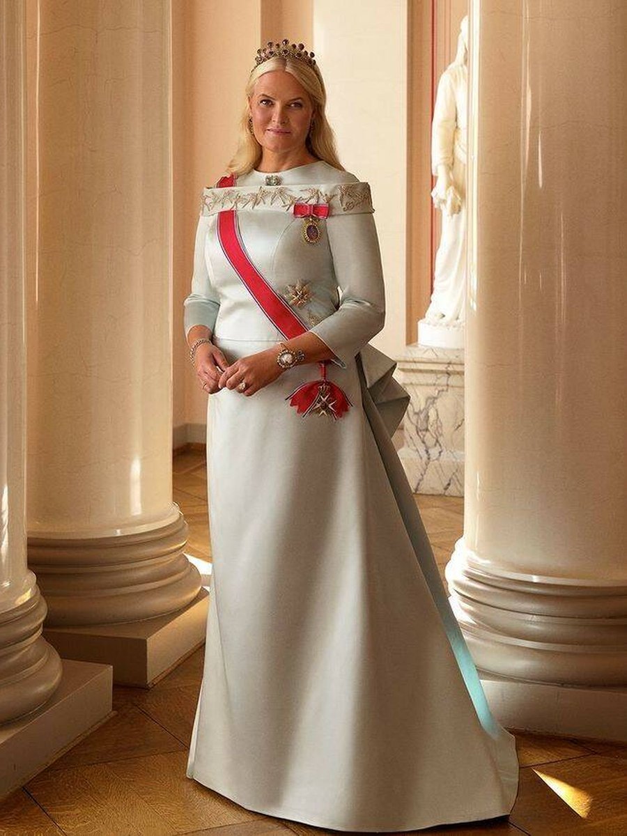 Josemn1_'s tweet photo. La reina Mette-Marit se ausentará de algunos de los actos relacionados con el adiós al rey Harald V: "Como se hizo público anteriormente, Su Majestad se encuentra en convalecencia tras su trasplante de pulmón". No obstante, esta ausencia será en algunos actos que requieran de mayor participación, pues la nueva Reina de Noruega sí estará presente en otros actos relacionados con el fallecimiento del rey Harald.