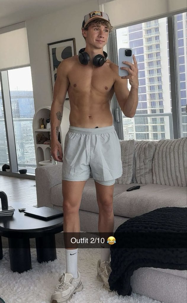 haydengreenefi's tweet photo. Gay powers restored!  #freshoutfit https://t.co/SdJKGybAgv