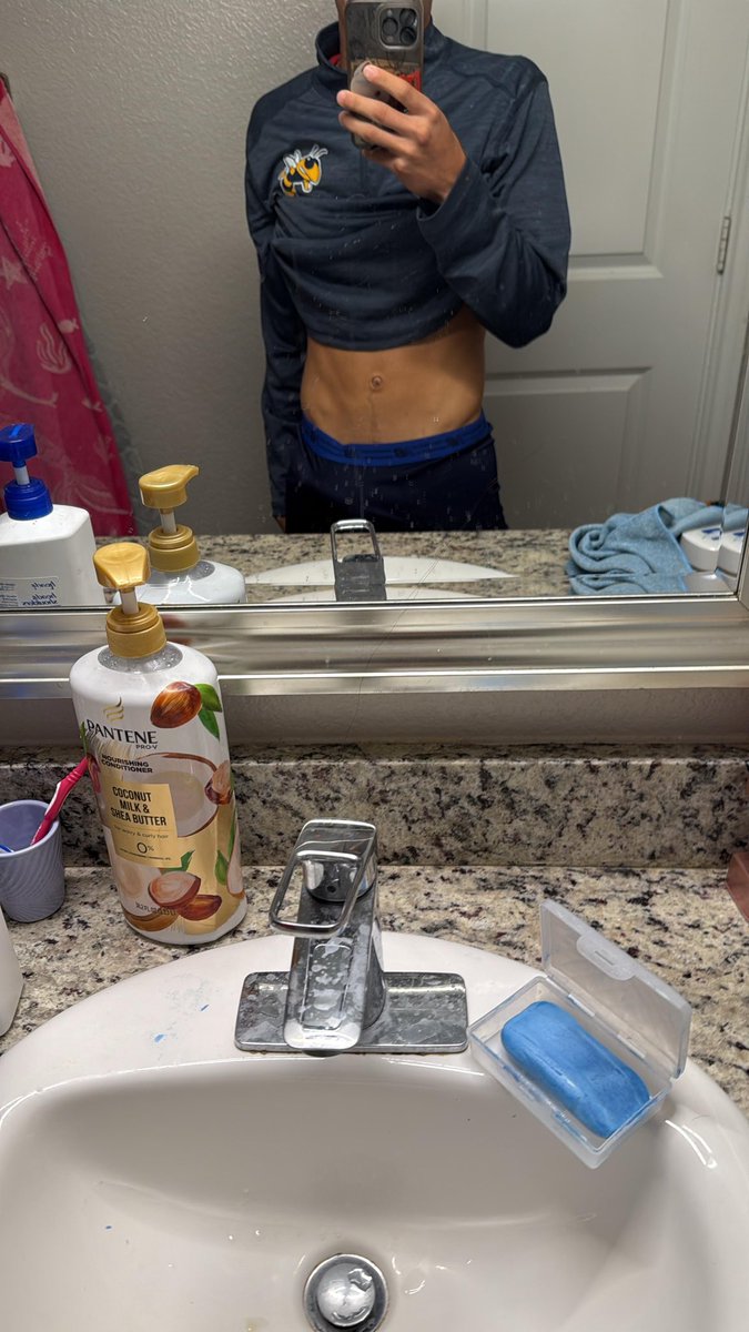 Emiliomnfb's tweet photo. Que opinan de este hetero que engañe por Instagram? 
Manden dm si quieren que les engañe uno 
SOLO MÉXICO https://t.co/Zz3fewvxt9