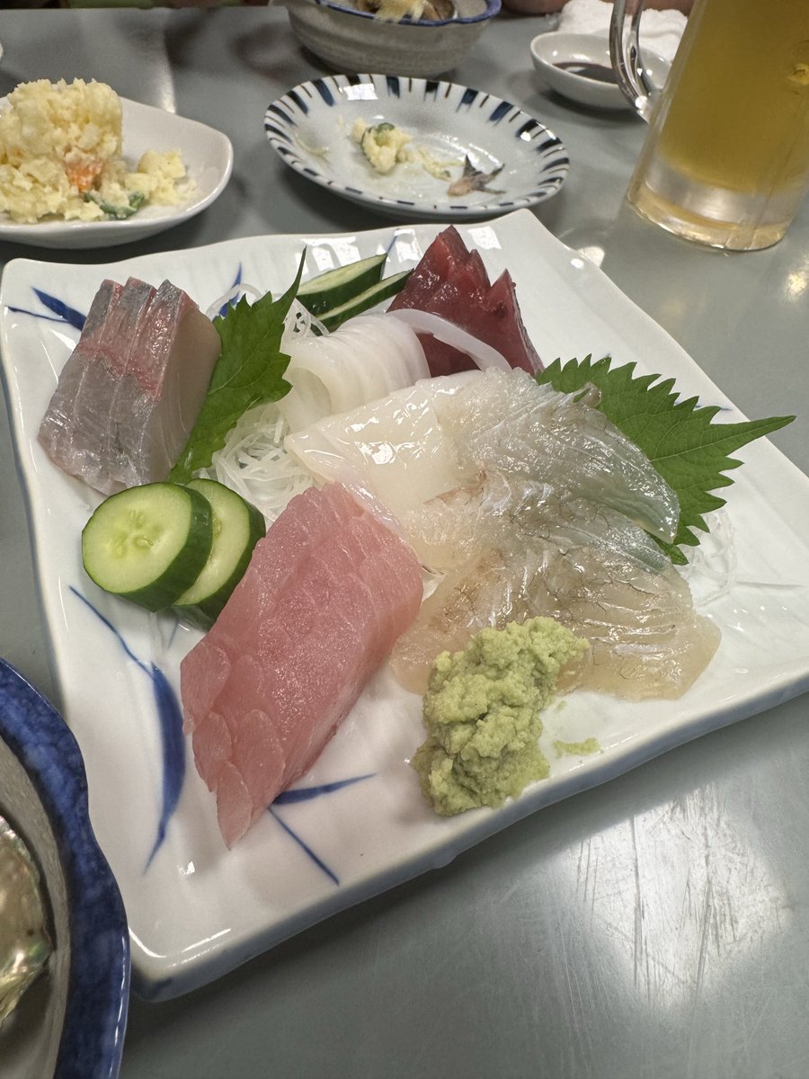 manju_____'s tweet photo. ジージとバーバ
おじさんおばさん４人連れて
孫のバイト先へ

大満足してた

#一月家 https://t.co/dy7w5ykvFL