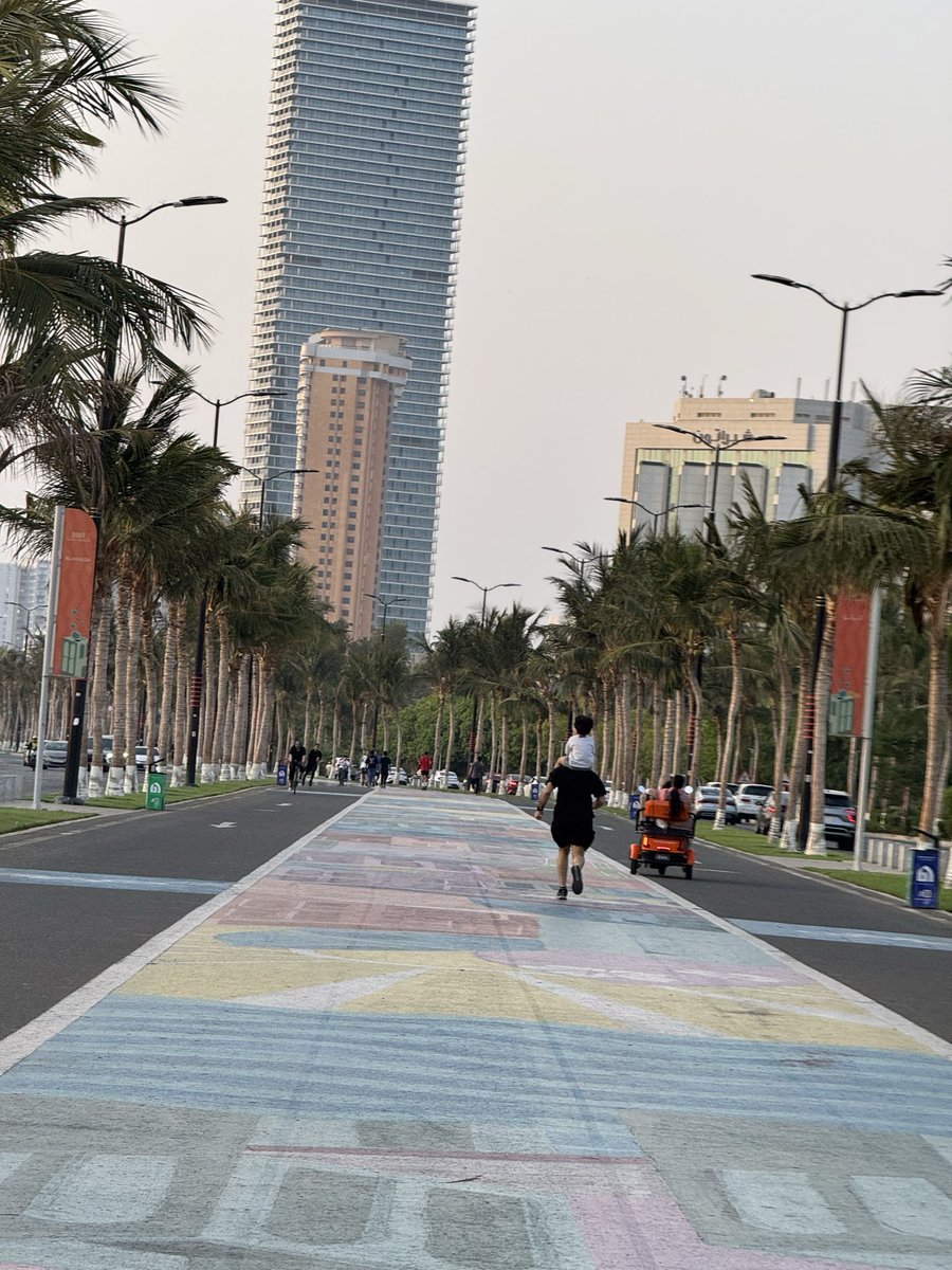 SABF99's tweet photo. عشوائيات السبت 🚴‍♀️🌅🧑‍🧑‍🧒‍🧒❤️ https://t.co/H4Igeawu4J