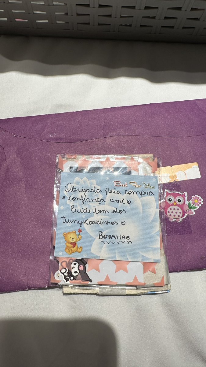 Mayn_OT7's tweet photo. *Feedback POSITIVO* para a @jungko_oking 
Chegou tudo certinho e super bem embalado. Obrigada pelo cuidado com os Kookies! 💜 https://t.co/s786BoRMe8