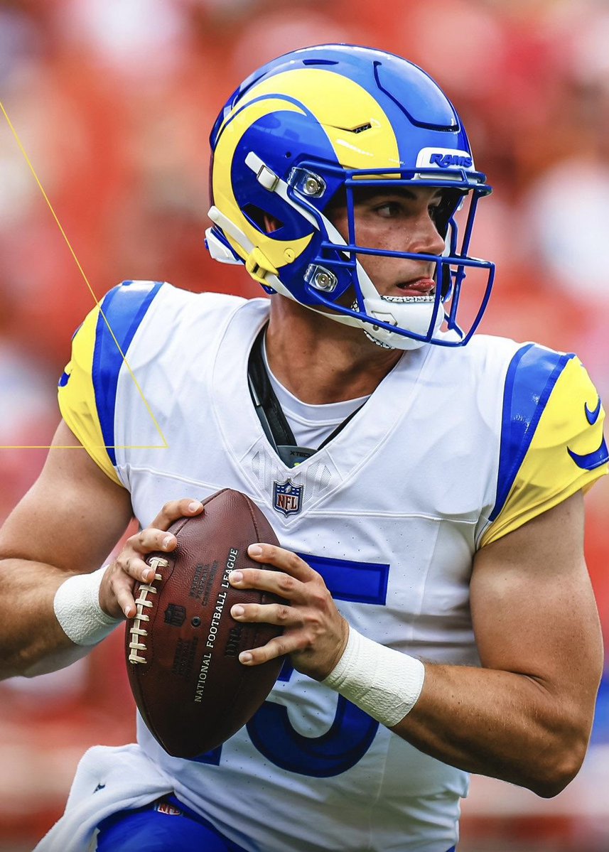 PolymarketBlitz's tweet photo. Ty Simpson                    Fernando Mendoza

- 47/60                                - 25/45
- 382 Pass Yards             - 240 Pass Yards
- 3 TDs                                - 1 TD
- 0 INTs                               - 2 INTs
- 109.9 Passer Rating    - 59.5 Passer Rating https://t.co/3tA4svwun6