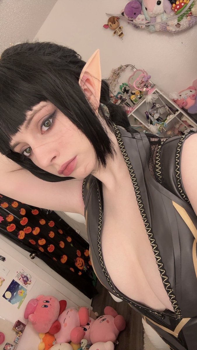 plumchuu's tweet photo. HAPPY COSPLAY DAY 🖤 some of my favorites of mine! https://t.co/29Yiu3twYG