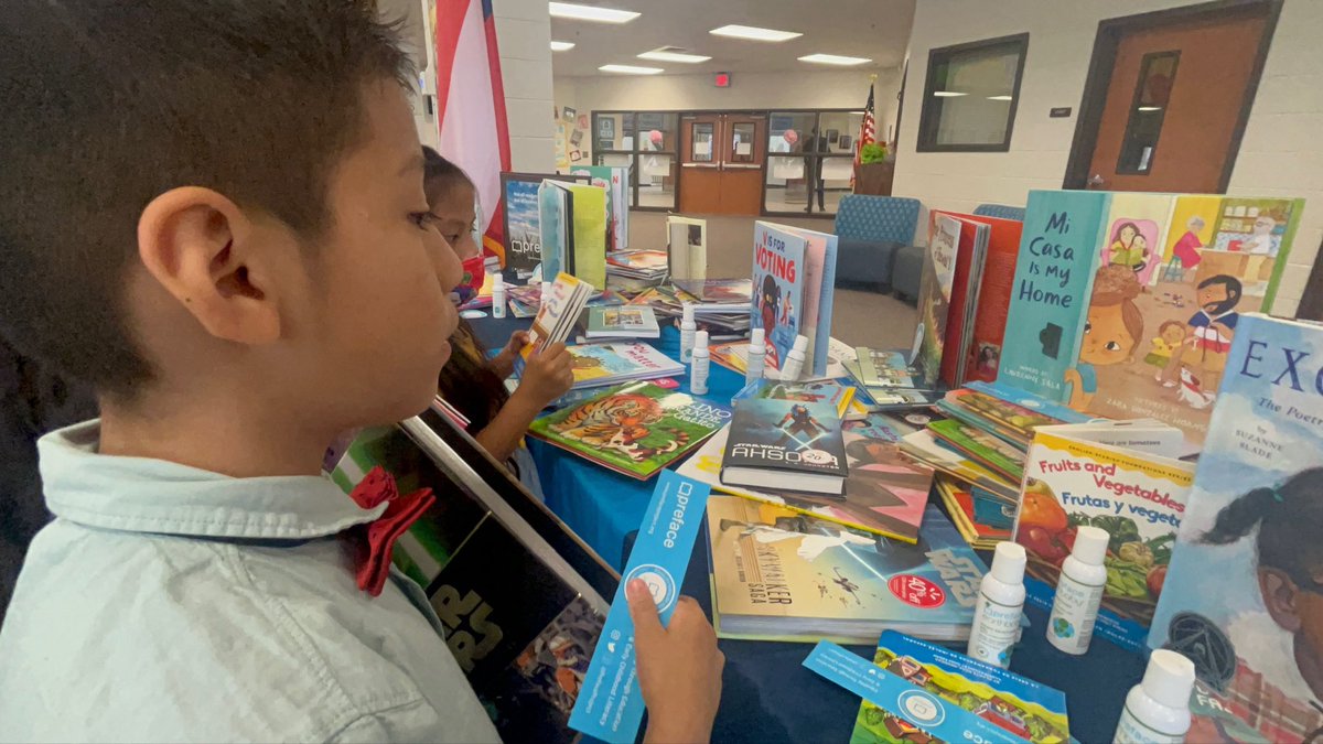 Preface_Project's tweet photo. Preface supports young readers from diverse backgrounds through literacy mentorship, including multilingual students.

By connecting students with mentors who understand their experiences and languages, we make reading more engaging and accessible for every learner. 🩵 https://t.co/ukLWUVX7JV