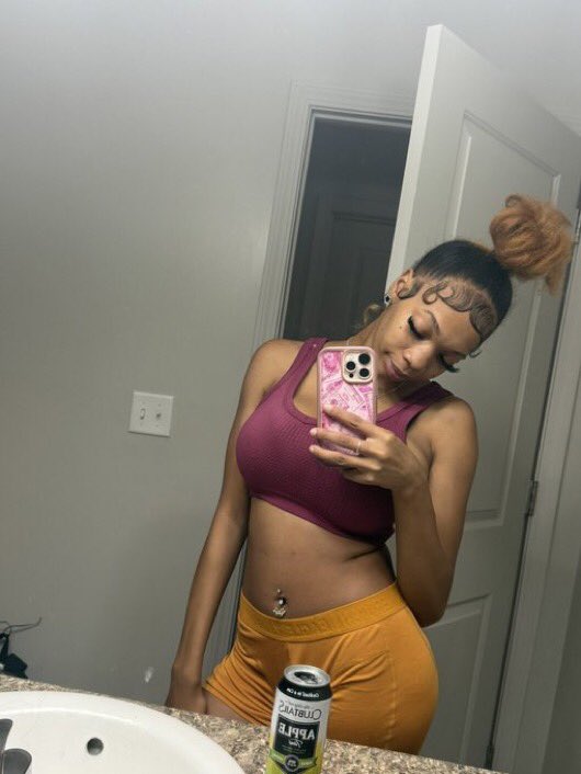 shambeesyd's tweet photo. What yall on? Who want to link rn?

#milwaukee #mke #mkefreaks #mke414 #mkehead #mkethroat https://t.co/5mVT2SBtm0