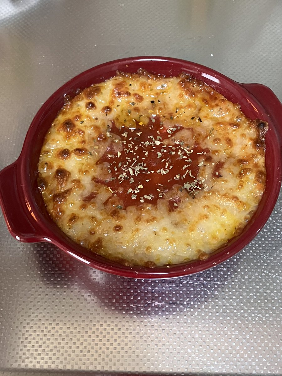 MichiM0215's tweet photo. ダラダラした土曜日に作ってみました。
#なんちゃってサイゼのミラノ風ドリア https://t.co/tweeHYXc16