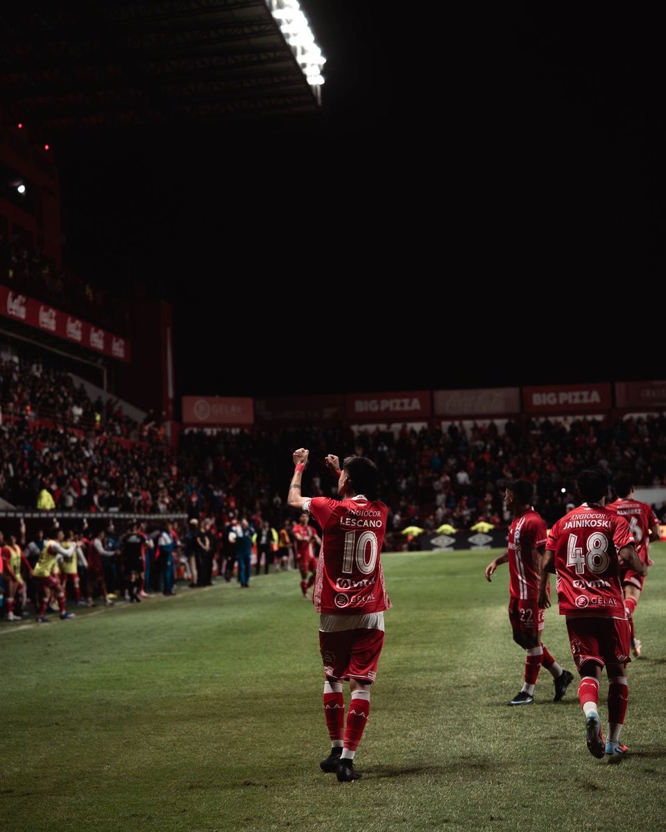 LocoxArgentinos's tweet photo. 🤝 Argentinos llegó a un acuerdo con Gimnasia (LP) y adquirió el 50% restante de la ficha de Alan Lescano.

De esta forma, el 100% de los derechos económicos del jugador le pertenecen a #ElSemilleroDelMundo 🌎

#aaaj https://t.co/bkDUu4ex2x