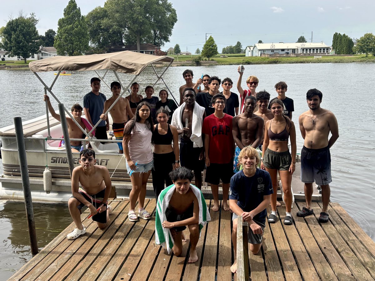 Shepardtfxc's tweet photo. The Astro XC teams enjoyed a great day on the river at Coach Walker’s parents’ house after a long run at the Kankakee River State Park. https://t.co/1osvVtk8cY