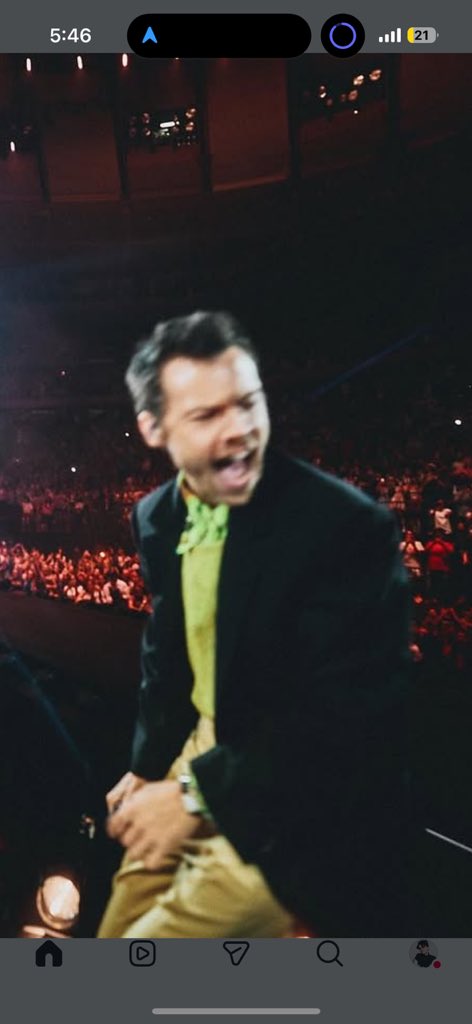 neilxperry's tweet photo. why does he look like who do you fink gave you the teef in this picture https://t.co/a3ZkR9195a