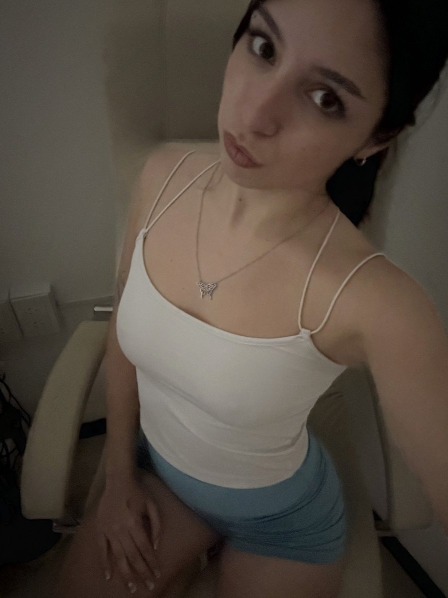 lunakittyy2's tweet photo. a little life check-in: things are going well ☁️ https://t.co/94db4ZC15x