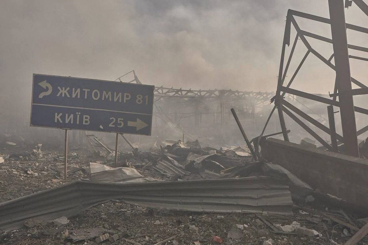 watermelonONK's tweet photo. Село Мила, Бучанский р-н, Украина.
37 погибших. Из них двое детей. Сколько таких трагедия принесла миру людей страна-убийца. Одних детей около тысячи.
Я не верю в карму и высшую силу, которая накажет маньяков, я верю в волю и силу украинцев. И это возмездие неотвратимо.
Скорблю. https://t.co/vFDALSdE73