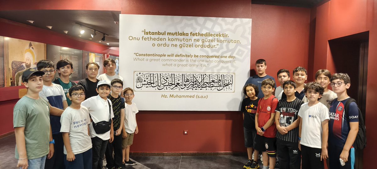 agdbeyoglu1's tweet photo. Güne Merkezefendi Camii’nin huzur dolu ikliminde cuma namazını eda ederek başladık. Ardından, ömrünü büyük bir inanç davasına vakfeden merhum hocamız Prof. Dr. Necmettin Erbakan’ı kabri başında dualarla yâd ettik. https://t.co/7vxIst56MH
