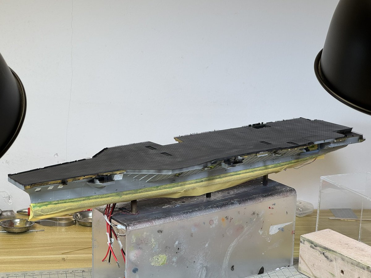 SHOKAKU_NANODAA's tweet photo. [1/700 CVN-78 USS Gerald R. Ford WIP]

Spray the flight deck.

#scalemodel  #shipmodel #艦船模型 #scalemodelling #scalemodeling https://t.co/qSMmFaHoKk