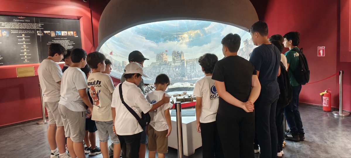 agdbeyoglu1's tweet photo. Bu anlamlı ziyaretin sonrasında ise Panorama 1453 Tarih Müzesi'ne geçerek, çağ açıp çağ kapatan ecdadımızın muazzam fetih ruhunu bütün ihtişamıyla yeniden kalplerimizde hissettik. https://t.co/YUVaXNXIKU