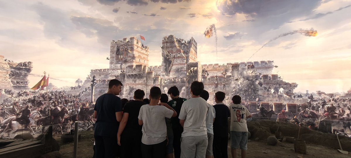 agdbeyoglu1's tweet photo. Bu anlamlı ziyaretin sonrasında ise Panorama 1453 Tarih Müzesi'ne geçerek, çağ açıp çağ kapatan ecdadımızın muazzam fetih ruhunu bütün ihtişamıyla yeniden kalplerimizde hissettik. https://t.co/YUVaXNXIKU