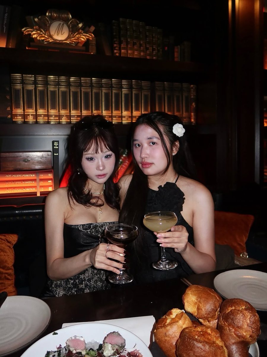 mabio_'s tweet photo. jenn and jess https://t.co/20ubiKq4De