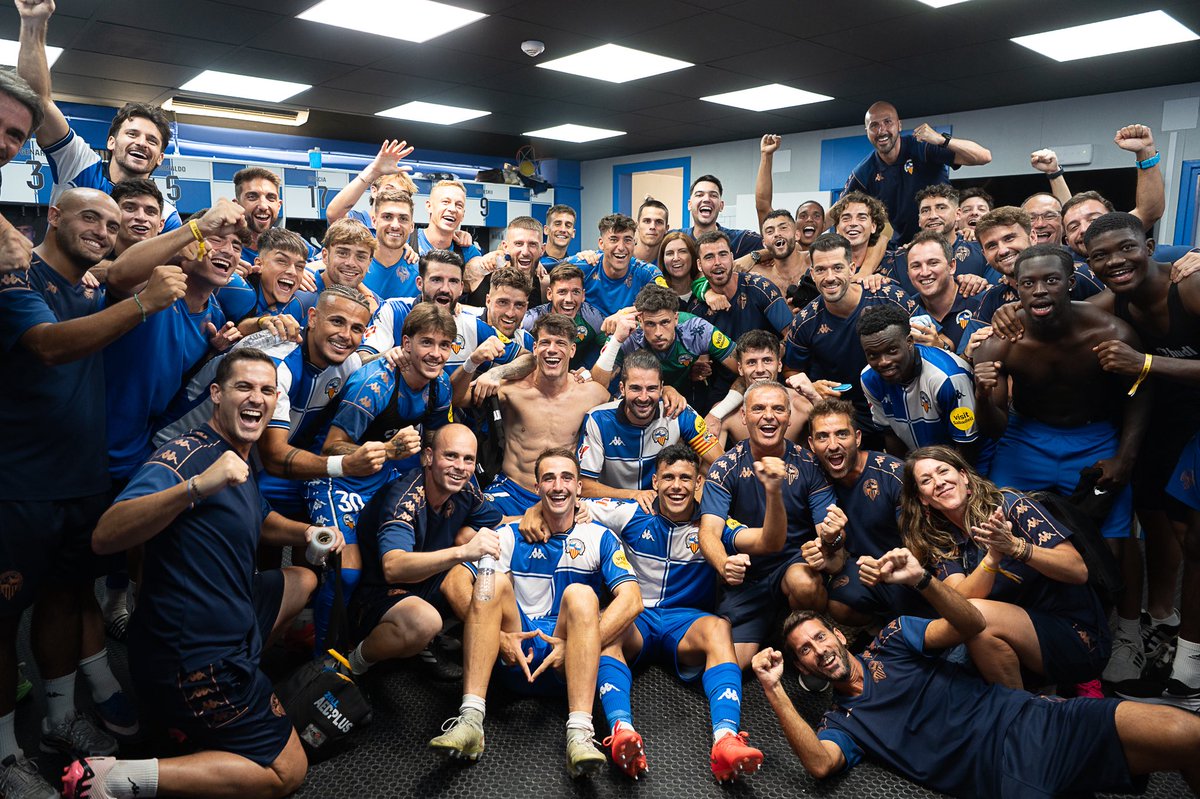 CESabadell's tweet photo. 💙 𝗛𝗢𝗡𝗢𝗥 𝗔𝗟 𝗦𝗔𝗕𝗔𝗗𝗘𝗟𝗟 🤍 https://t.co/zOj37qUq3E