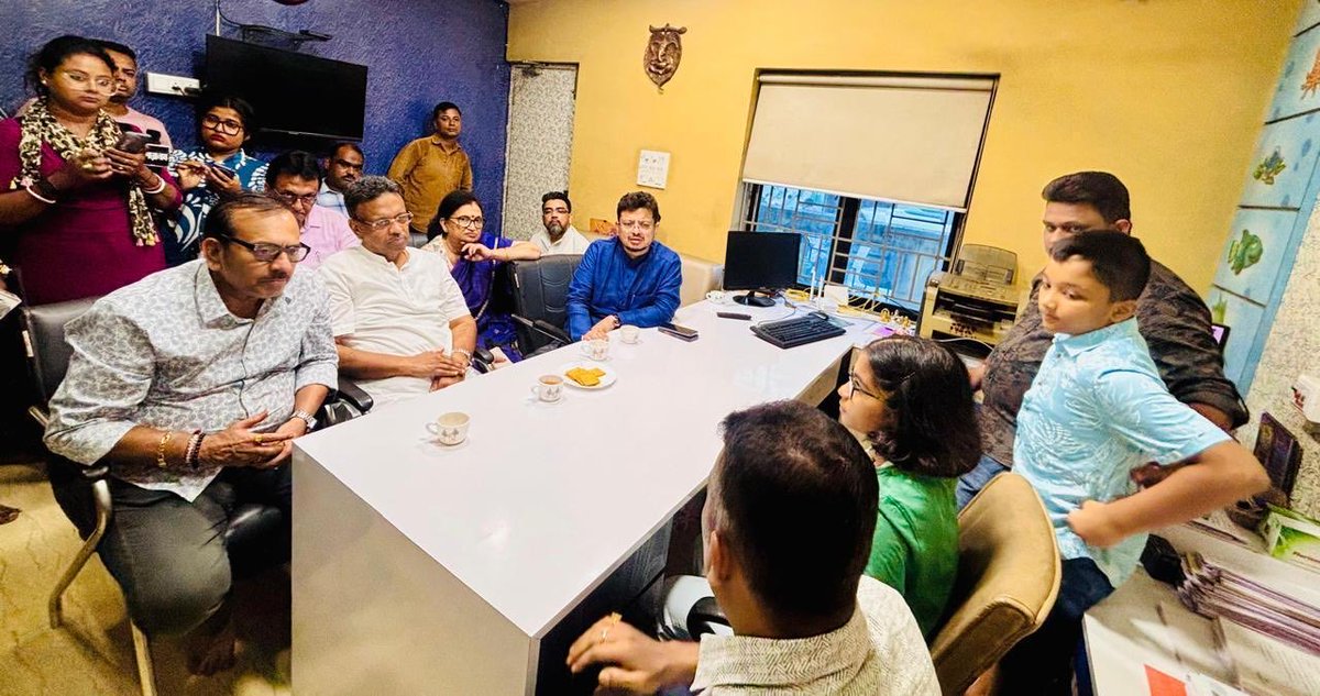RitabrataBanerj's tweet photo. Our @Official_AITC Delegation met Subhranshu Roy at Kanchrapara today evening. Interacted with him and his kids. The family still has no information about his wife Sharmistha who has been on her way to the ManasSarovar Jatra. Wishing for her safe return. https://t.co/Hfuzcpix74
