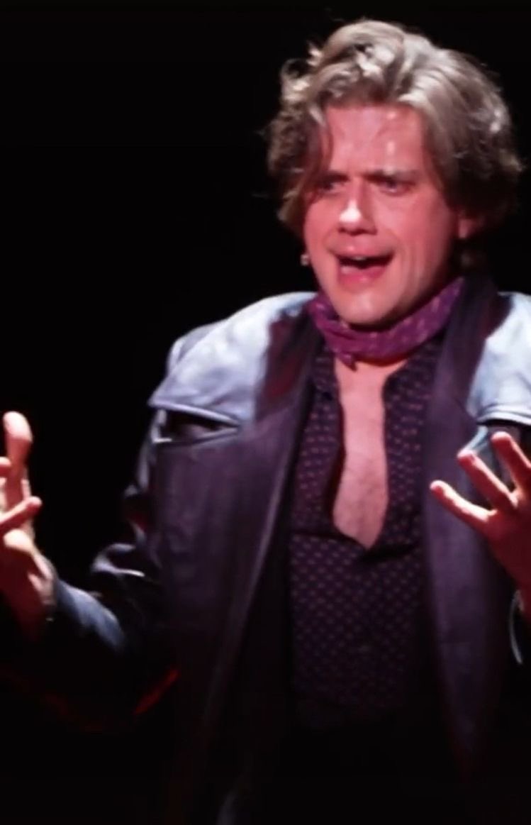 dailyaarontveit's tweet photo. closing weekend of moulin rouge feeling like this https://t.co/bI3kmBAbAw