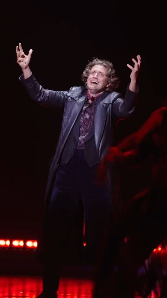 dailyaarontveit's tweet photo. closing weekend of moulin rouge feeling like this https://t.co/bI3kmBAbAw