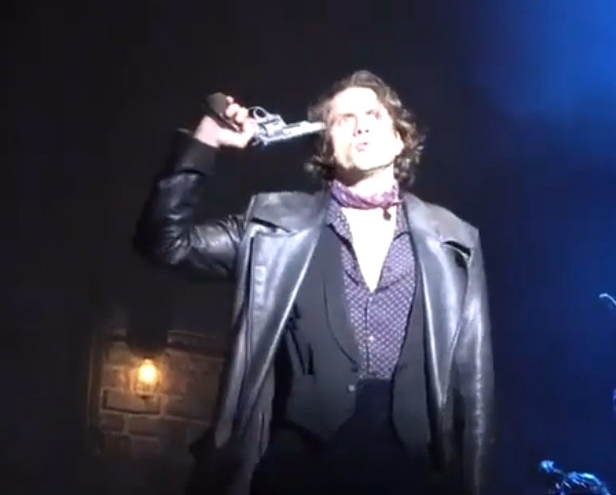 dailyaarontveit's tweet photo. closing weekend of moulin rouge feeling like this https://t.co/bI3kmBAbAw