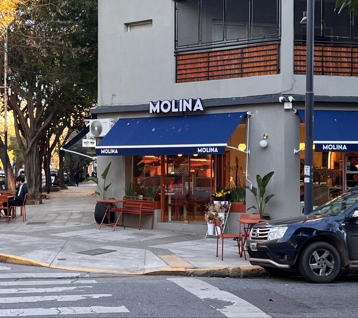chavosara's tweet photo. Dicen que a este café lo va a comprar Scaloni y le va a cambiar el nombre por Montiel. https://t.co/dyt5P5WrT8