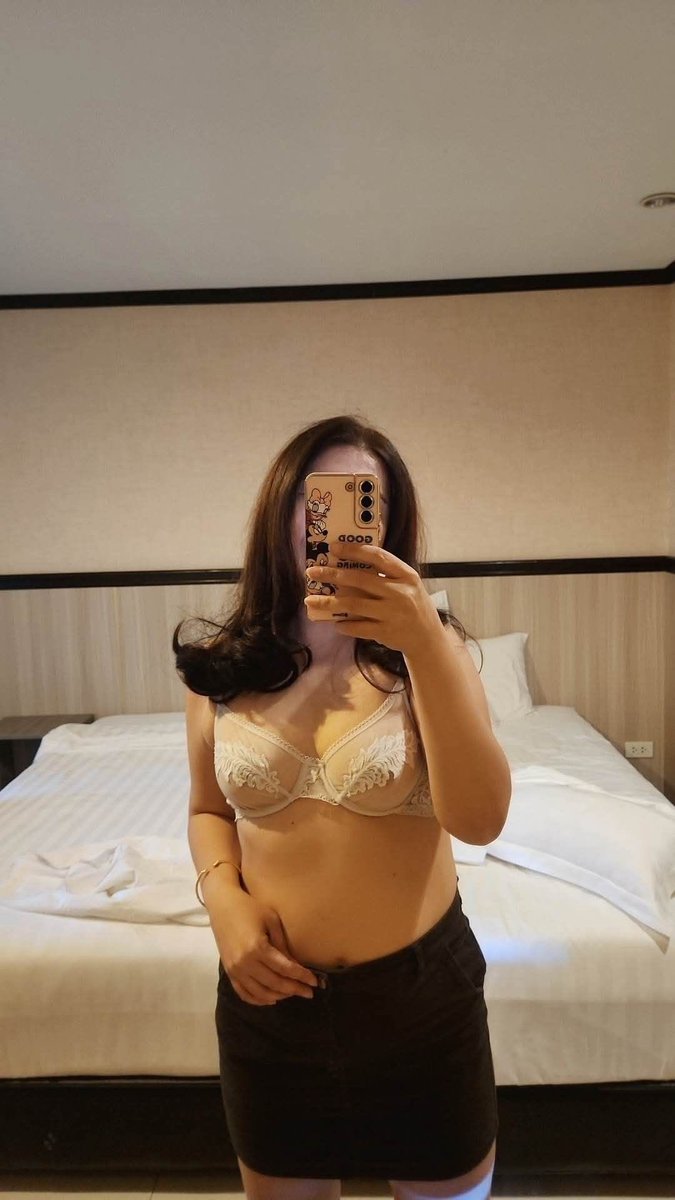 ClubSwing69's tweet photo. สาว #กทม. ขี้เหงา อยากหาคนวิจารณ์ หาใครวิจารณ์ถูกใจ จะทักไปหาให้เย็ดฟรีเลยจร้า https://t.co/Zax1GsSB4T