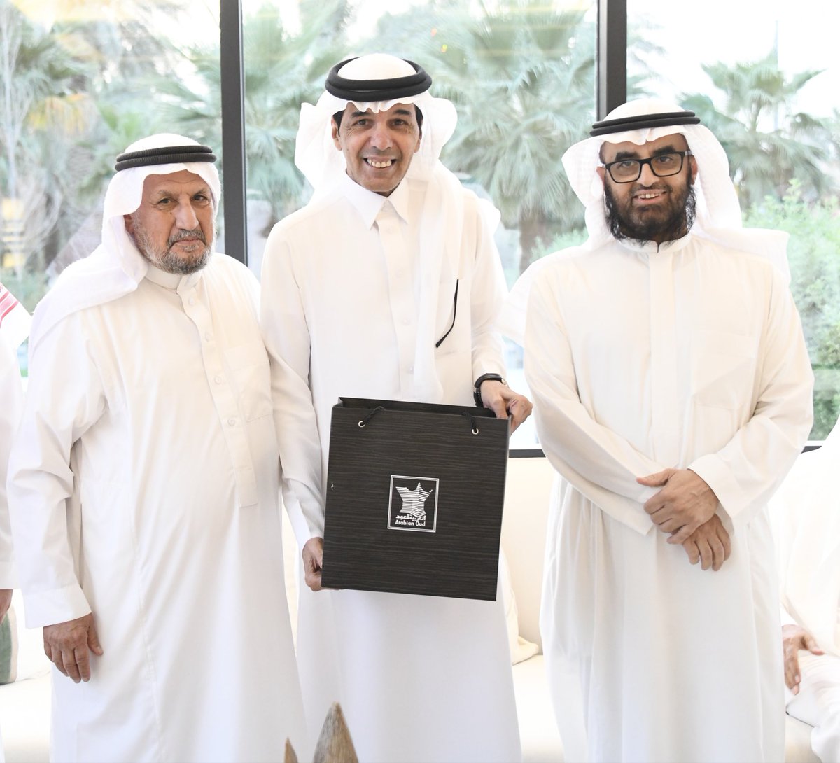 YYmk123's tweet photo. لقاء مع #جمعية_التنمية_الاهلية قي #عنيزة .اقيم اللقاء في جلسة السبتية بمجلس الاستاذ / مساعد بن يحيى #السليم . 
ادار  الجلسة أ / عبدالعزيز محمد الخشيبان 
الصور كاملة على الرابط التالي 

https://t.co/cm2FT7OEOX https://t.co/26XLdjjchJ
