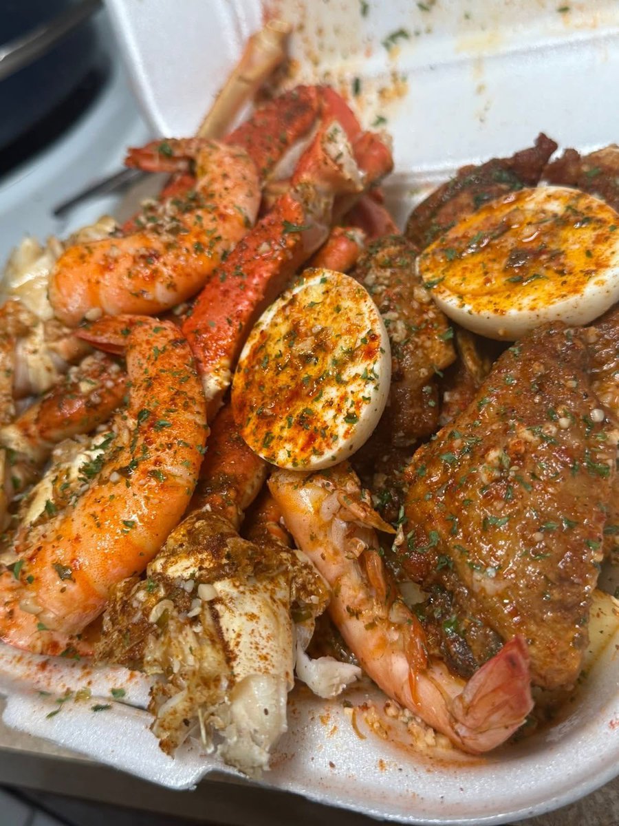 bossbabejass's tweet photo. Seafood LOVERS Saturday 😍 https://t.co/mc6cMJuUZ1