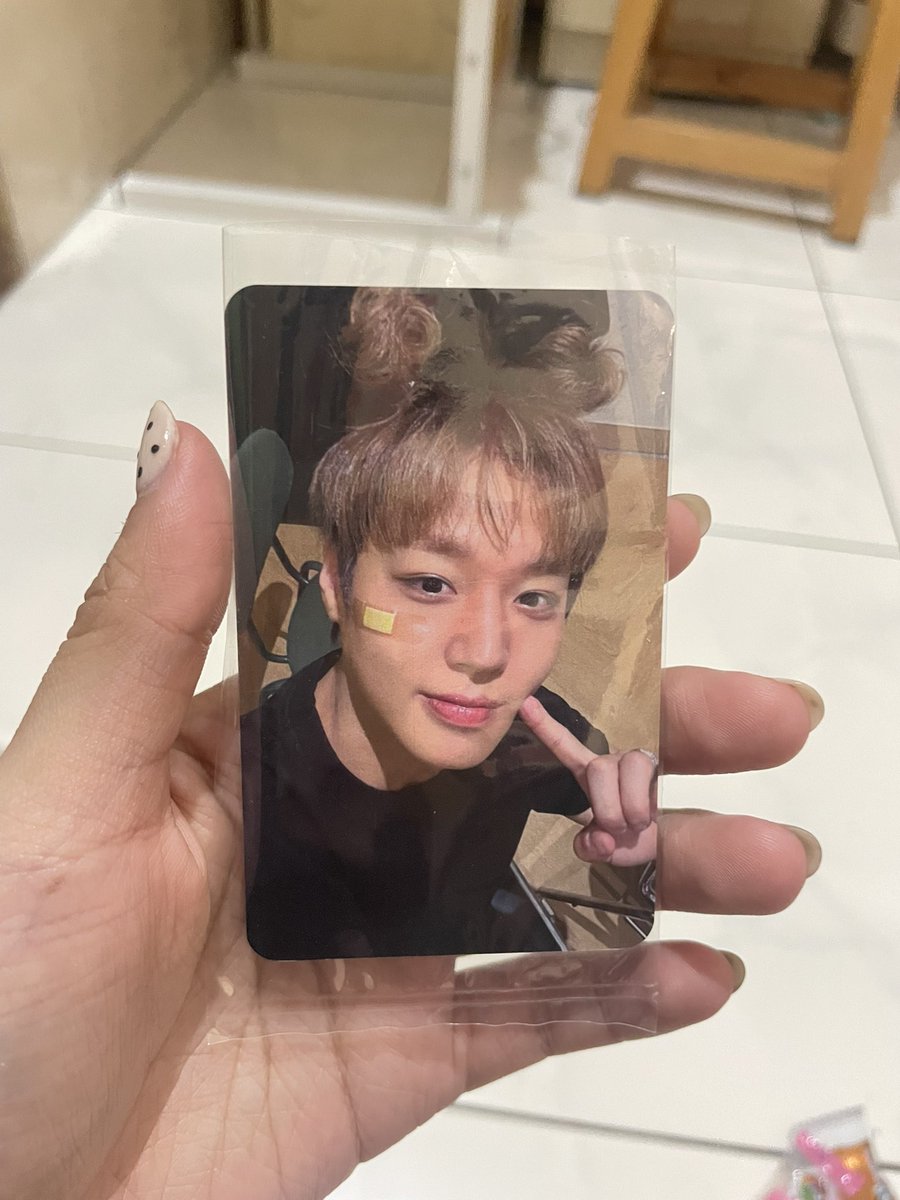 wiiinkble's tweet photo. wkwkwkwk foto ga HD, pake plastik es, dapet yg print-nya miring wkwkwkwk https://t.co/X6gzQznSZ5