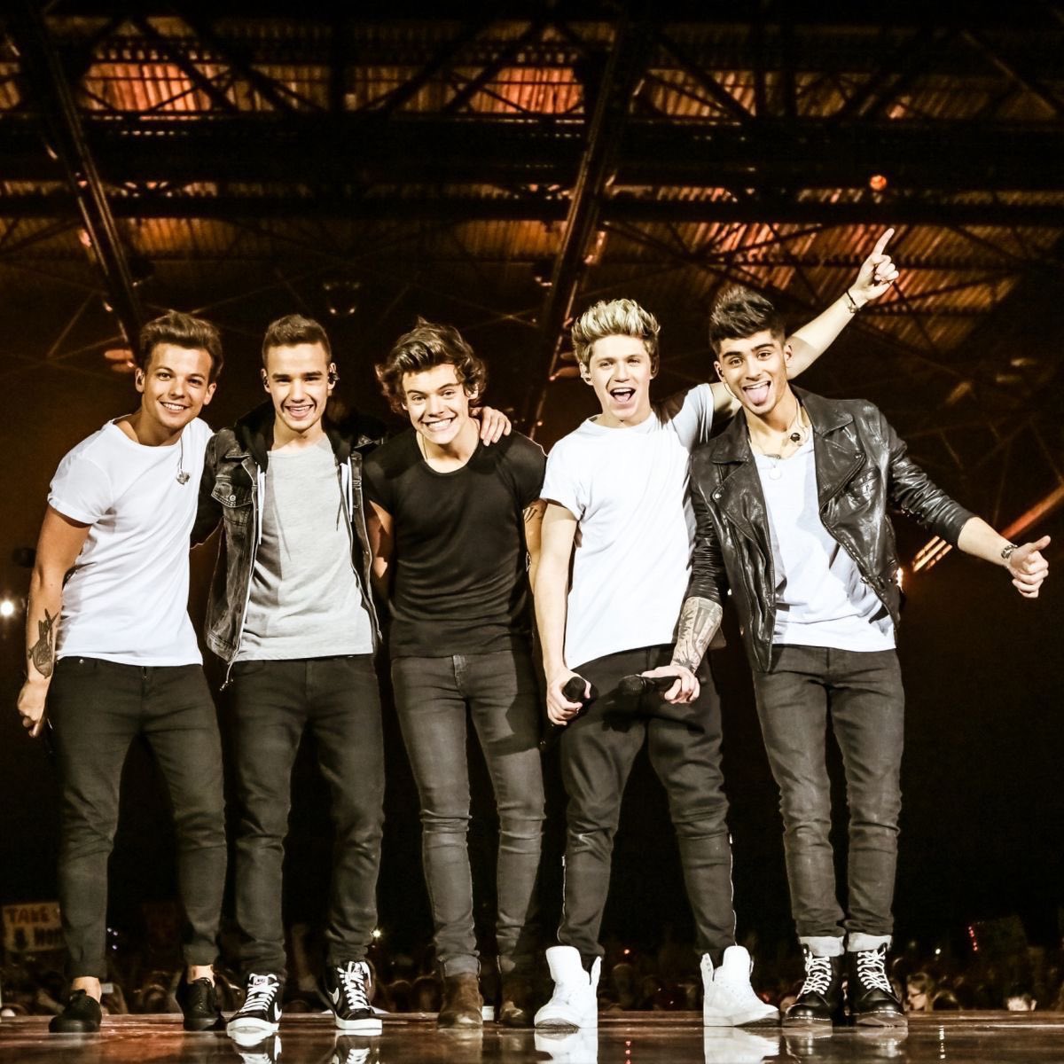 tracklist's tweet photo. 13 anos do lançamento do “This Is Us”, o documentário do One Direction ❤️ https://t.co/5iR07utRGe